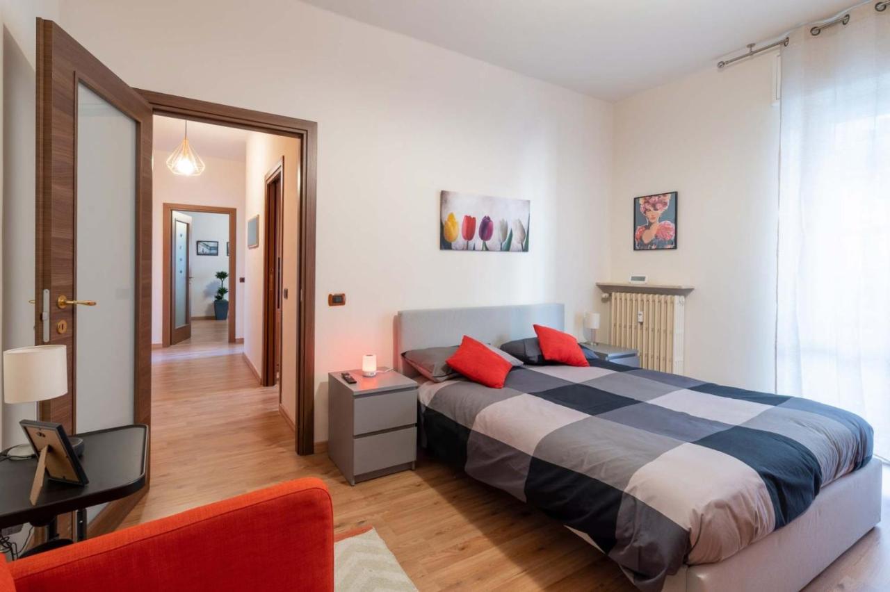 Casa Martina- Airport Free Shuttle-H24 Apartment Бергамо Екстериор снимка